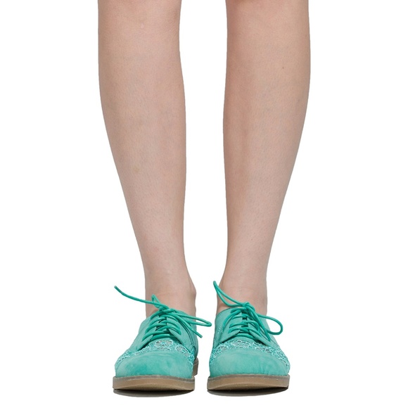 Women Closed Toe Shoes Embroidered Flower NORMA23 - Picture 3 of 8